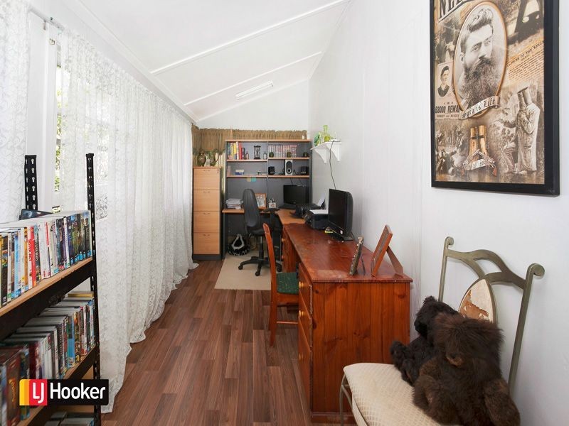 7 Lake Heights Road, Lake Heights NSW 2502