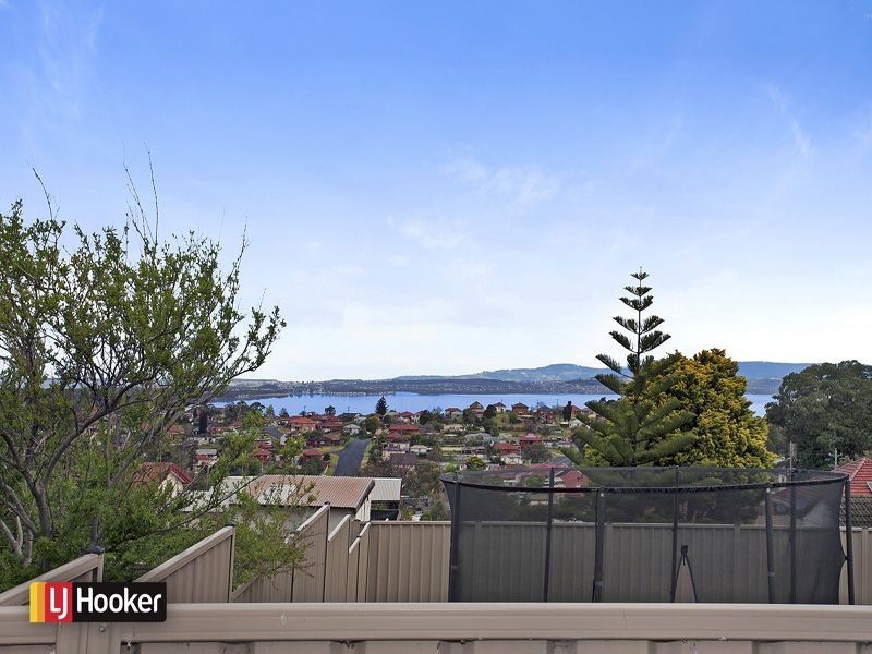 7 Lake Heights Road, Lake Heights NSW 2502