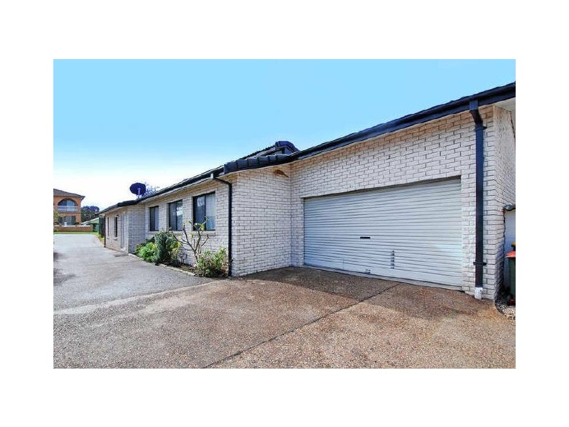 1/12 Hoskins Avenue, Warrawong NSW 2502