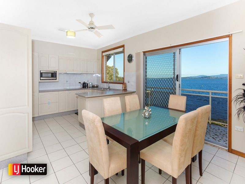 97 Northcliffe Drive, Lake Heights NSW 2502