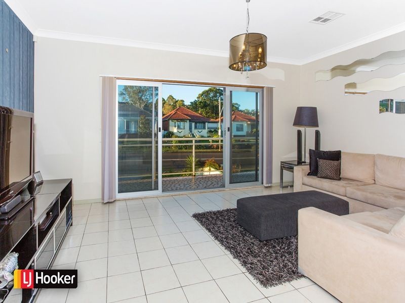 97 Northcliffe Drive, Lake Heights NSW 2502