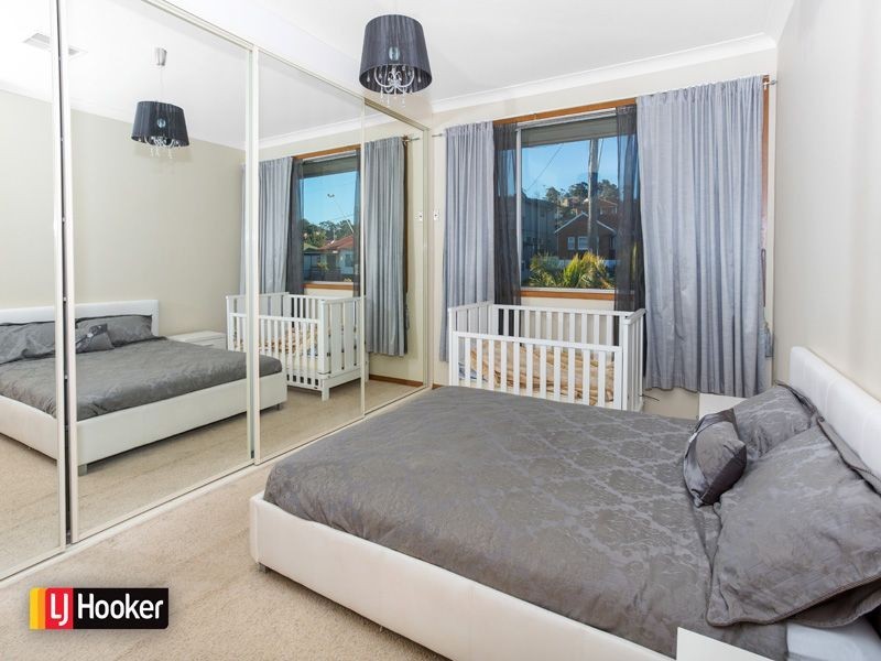 97 Northcliffe Drive, Lake Heights NSW 2502