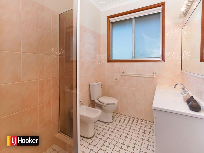 97 Northcliffe Drive, Lake Heights NSW 2502