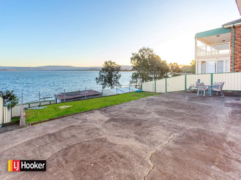 97 Northcliffe Drive, Lake Heights NSW 2502