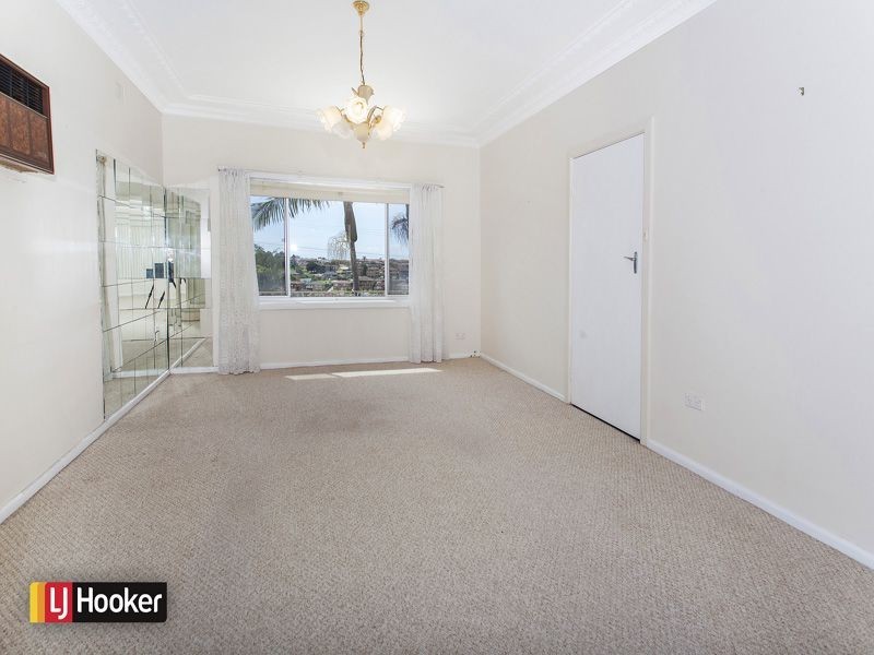 46 Weringa Avenue, Lake Heights NSW 2502