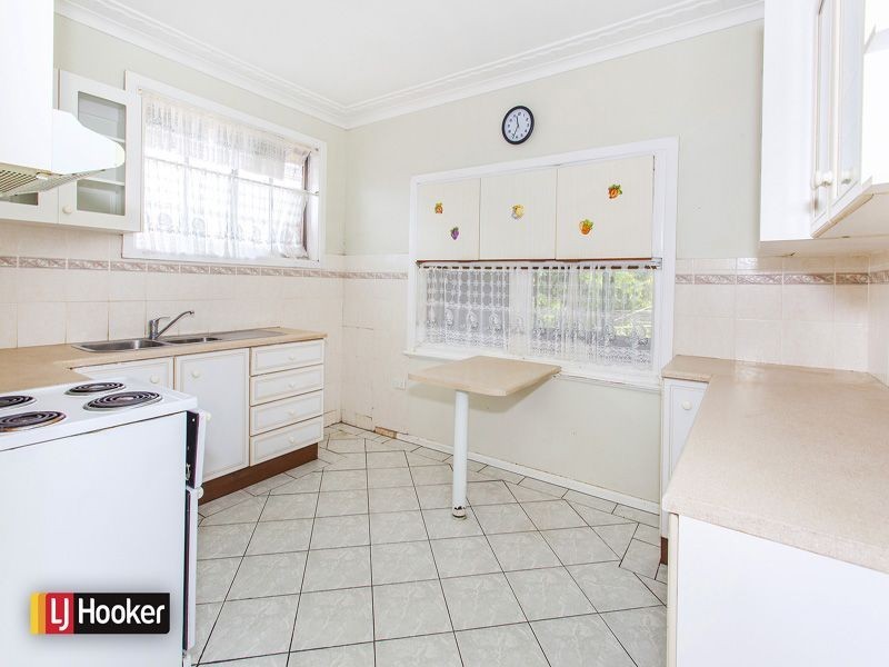 46 Weringa Avenue, Lake Heights NSW 2502