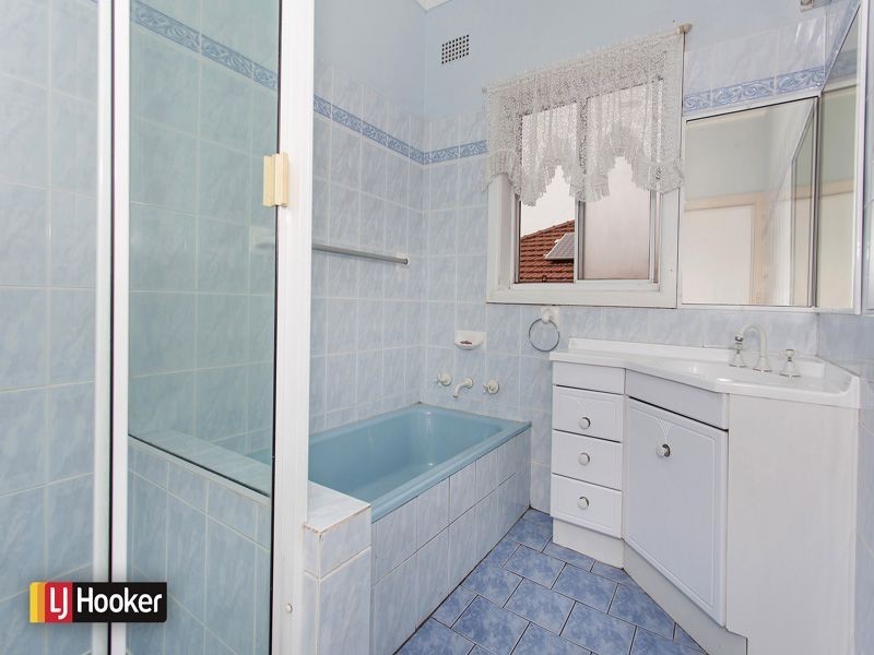 46 Weringa Avenue, Lake Heights NSW 2502