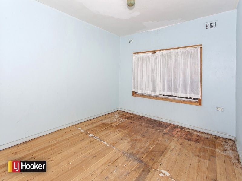 46 Weringa Avenue, Lake Heights NSW 2502