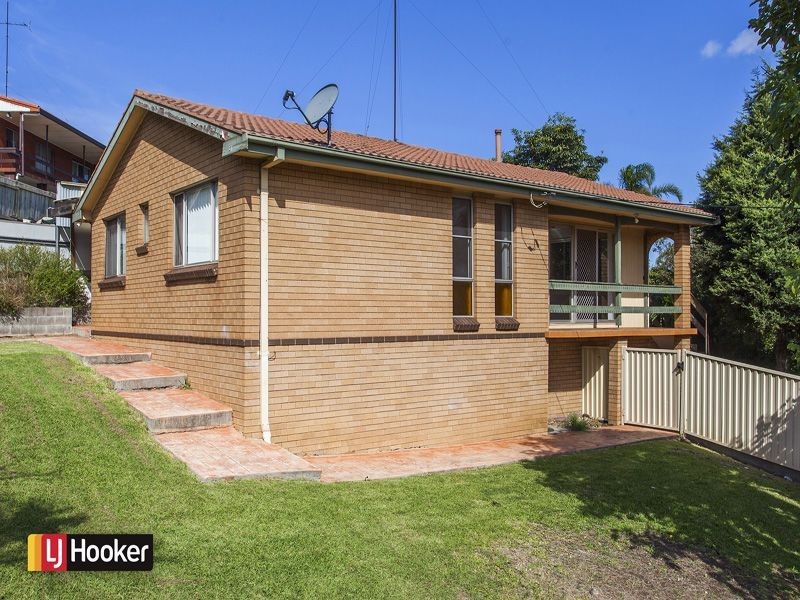 15 Hurry Crescent, Warrawong NSW 2502