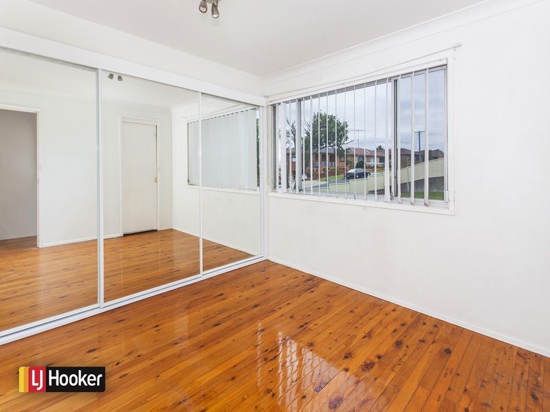 15 Hurry Crescent, Warrawong NSW 2502