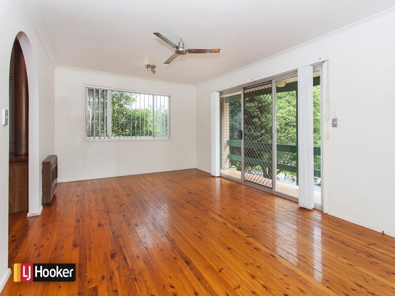 15 Hurry Crescent, Warrawong NSW 2502