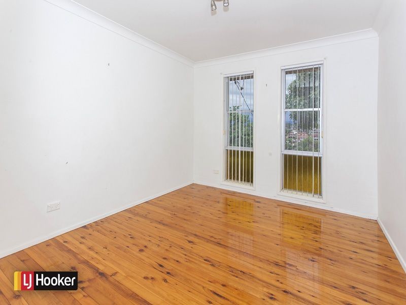 15 Hurry Crescent, Warrawong NSW 2502