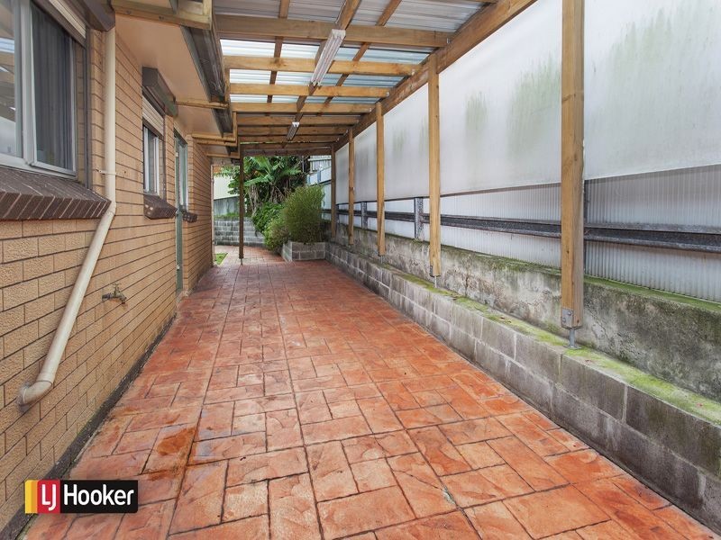 15 Hurry Crescent, Warrawong NSW 2502