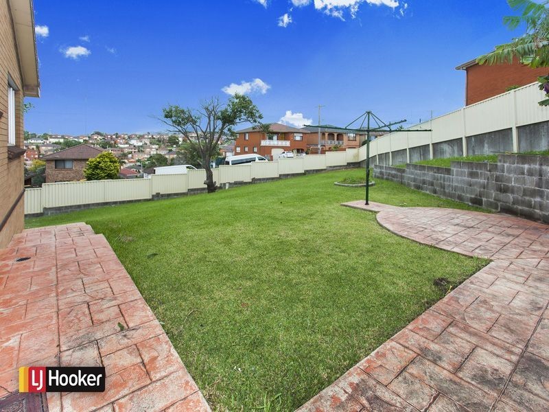 15 Hurry Crescent, Warrawong NSW 2502