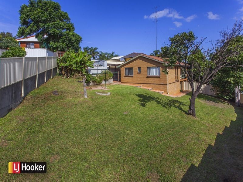 15 Hurry Crescent, Warrawong NSW 2502