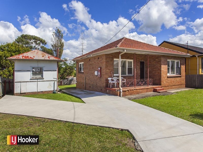12 Blaxland Avenue, Warrawong NSW 2502
