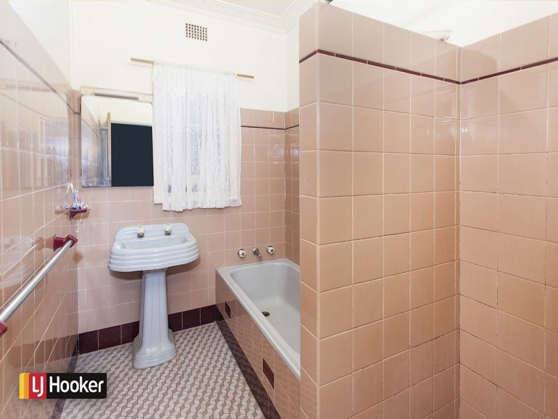 12 Blaxland Avenue, Warrawong NSW 2502