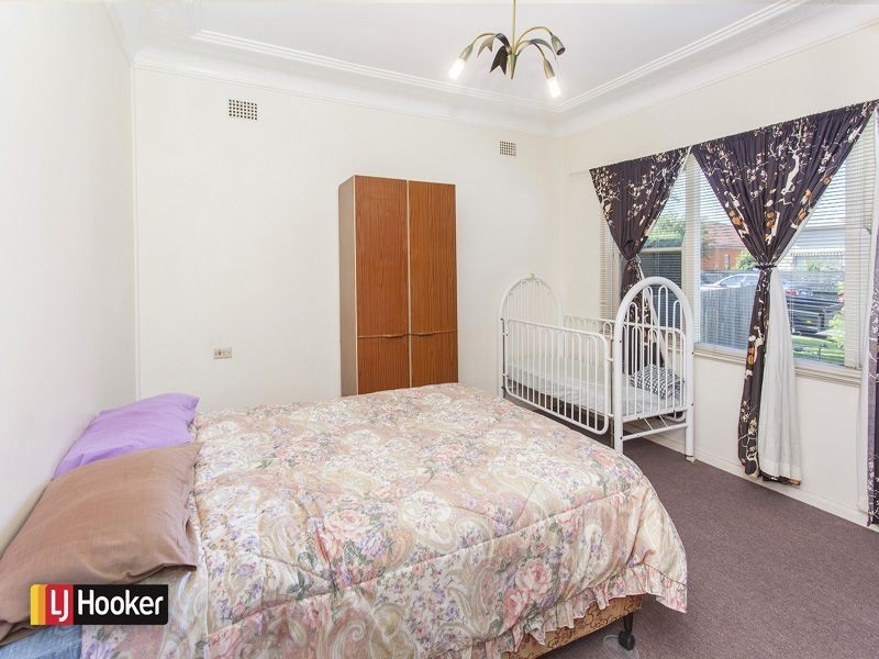 12 Blaxland Avenue, Warrawong NSW 2502