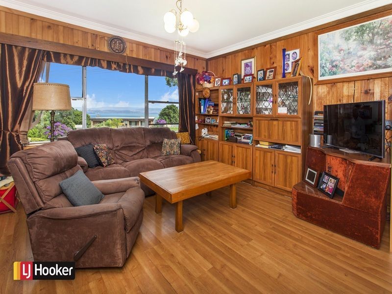 10 Arnold Crescent, Lake Heights NSW 2502