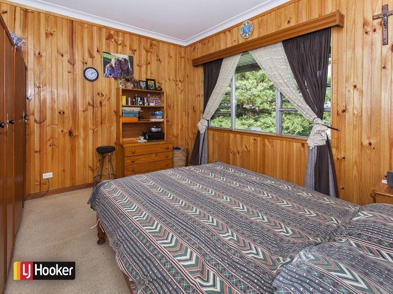 10 Arnold Crescent, Lake Heights NSW 2502