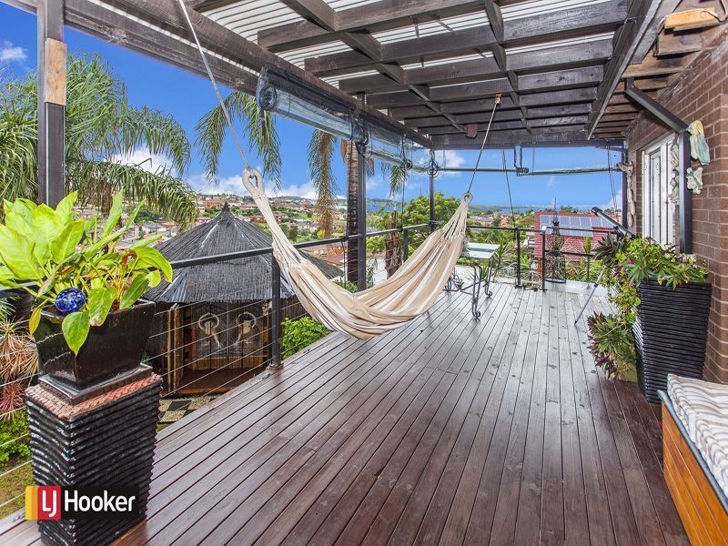 27 Weringa Avenue, Lake Heights NSW 2502