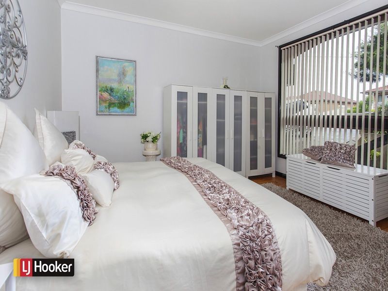 27 Weringa Avenue, Lake Heights NSW 2502