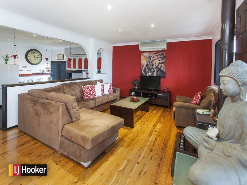 27 Weringa Avenue, Lake Heights NSW 2502