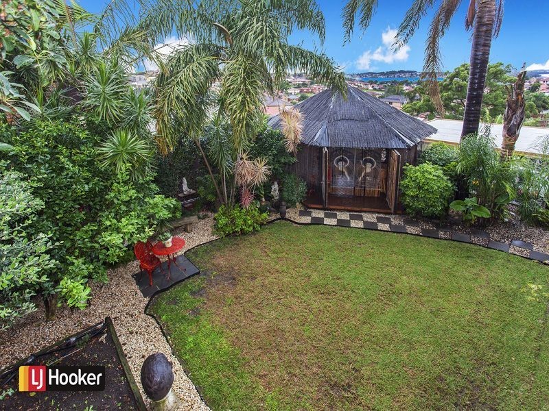 27 Weringa Avenue, Lake Heights NSW 2502