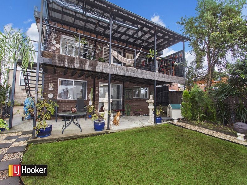 27 Weringa Avenue, Lake Heights NSW 2502