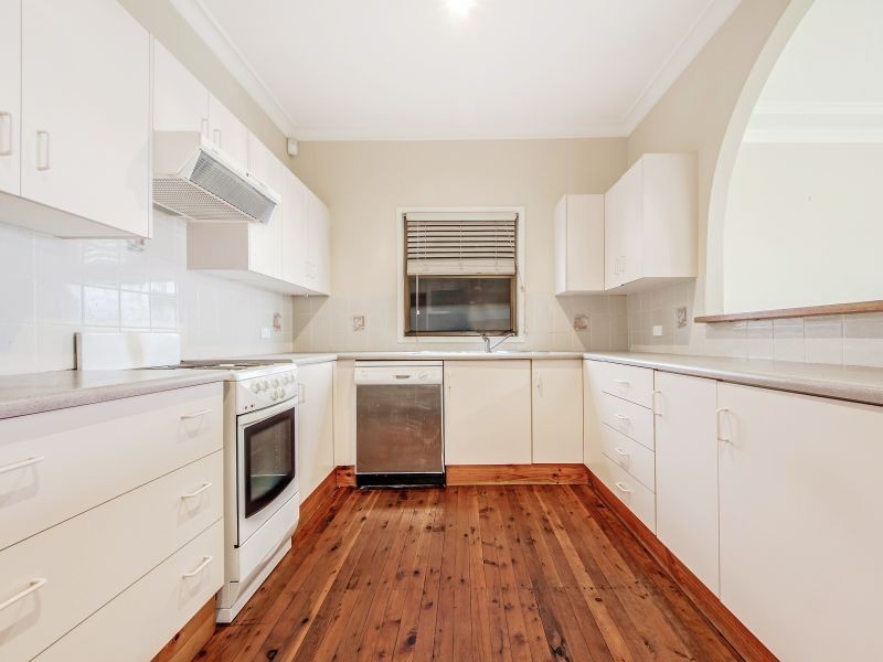 360 Northcliffe Drive, Lake Heights NSW 2502