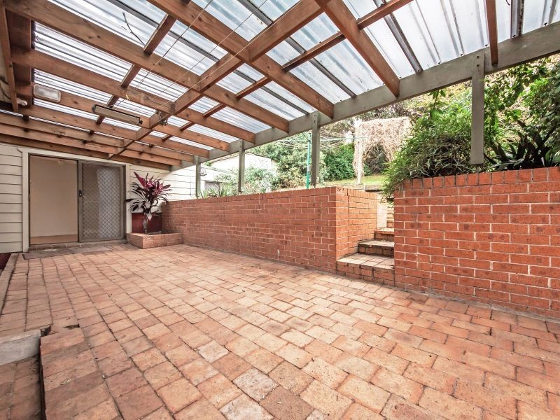 360 Northcliffe Drive, Lake Heights NSW 2502