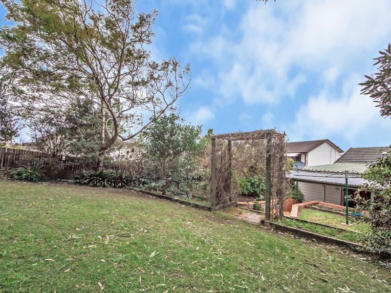 360 Northcliffe Drive, Lake Heights NSW 2502