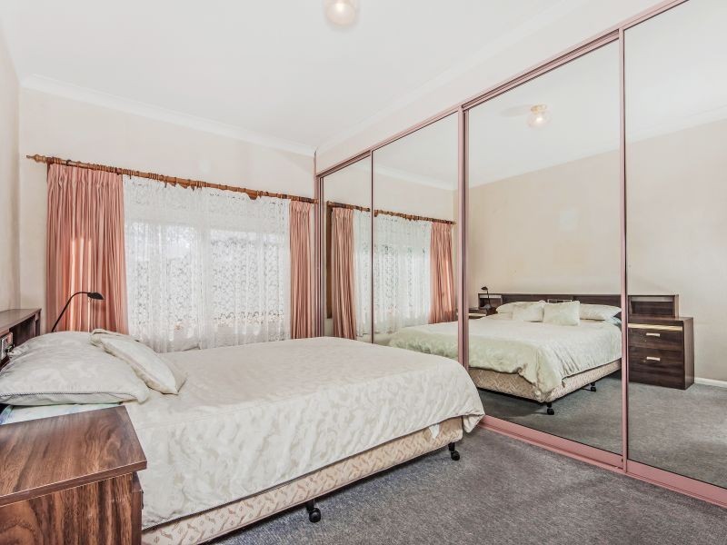 10 Denise Street, Lake Heights NSW 2502