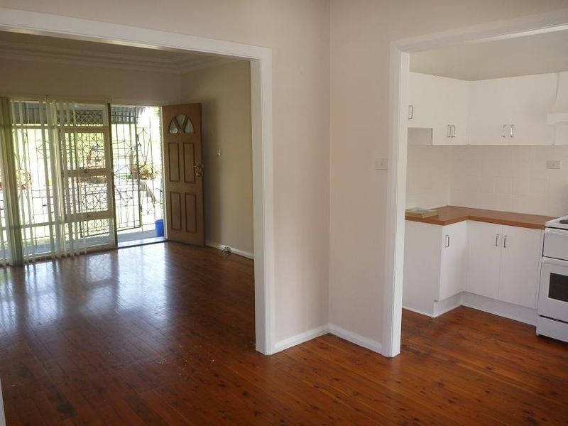 1/33 Denise Street, Lake Heights NSW 2502