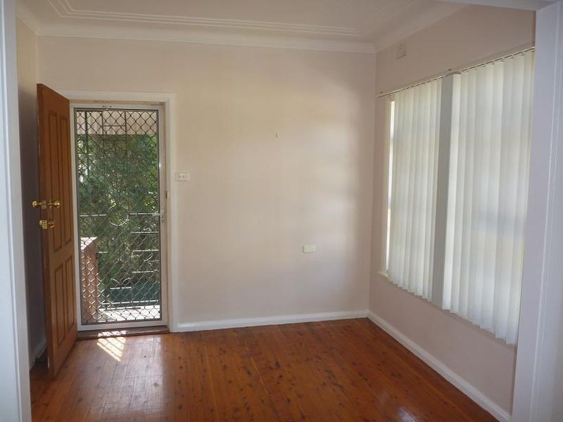 1/33 Denise Street, Lake Heights NSW 2502