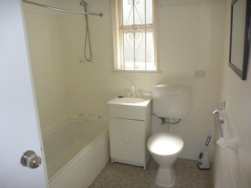 1/33 Denise Street, Lake Heights NSW 2502