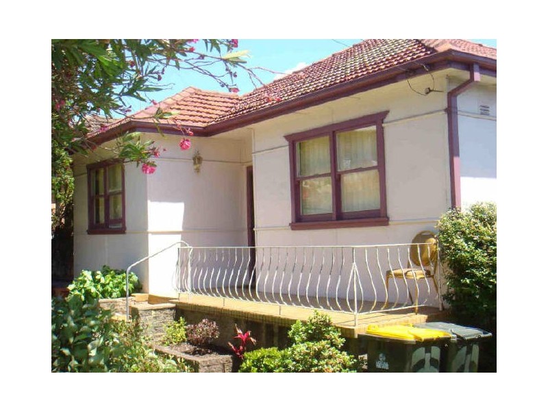 84 Lake Heights Road, Lake Heights NSW 2502