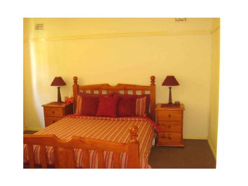 84 Lake Heights Road, Lake Heights NSW 2502