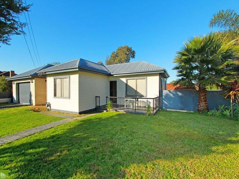 4 Hoskins Avenue, Warrawong NSW 2502