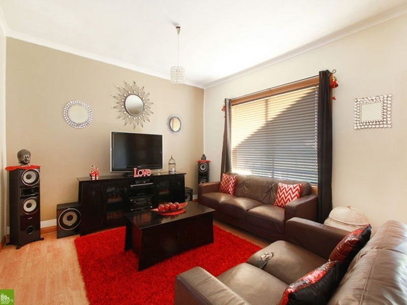 4 Hoskins Avenue, Warrawong NSW 2502