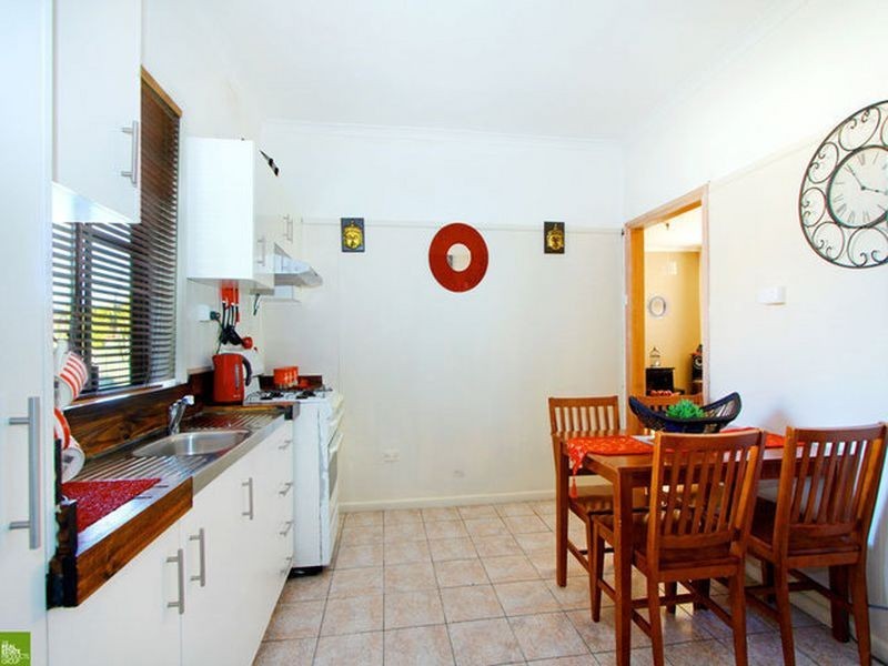 4 Hoskins Avenue, Warrawong NSW 2502