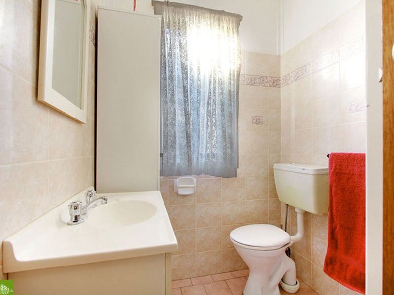 4 Hoskins Avenue, Warrawong NSW 2502
