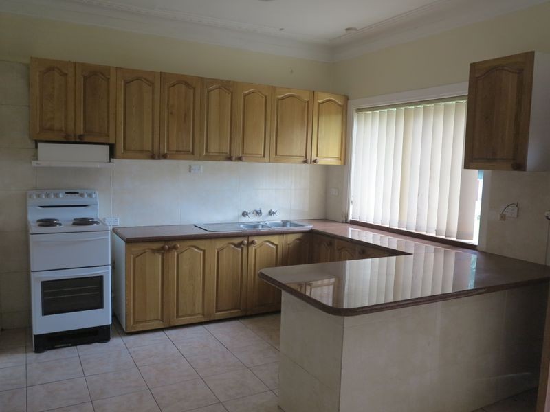 2/17 Ranchby Avenue, Lake Heights NSW 2502