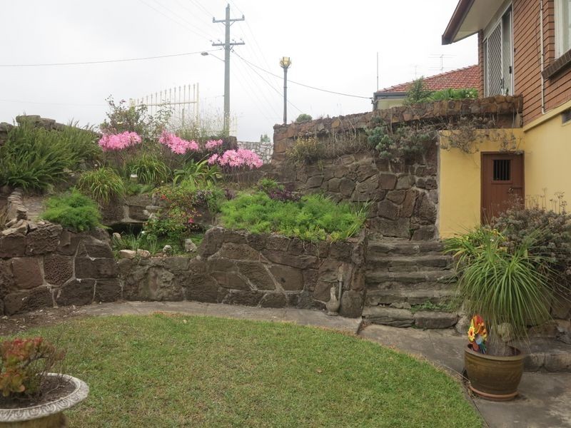 2/17 Ranchby Avenue, Lake Heights NSW 2502