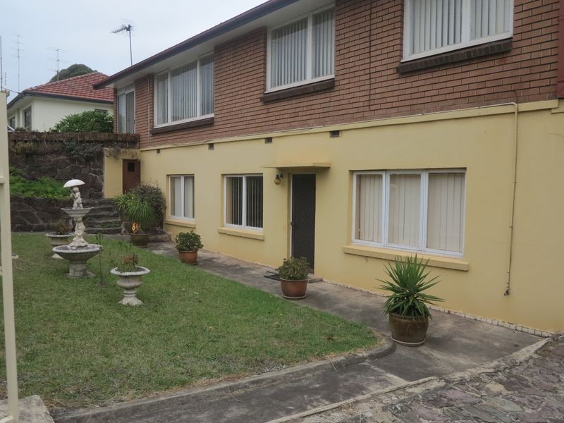 2/17 Ranchby Avenue, Lake Heights NSW 2502