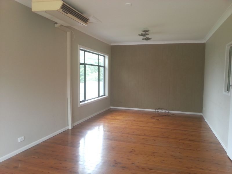 11 Gloria Crescent, Lake Heights NSW 2502