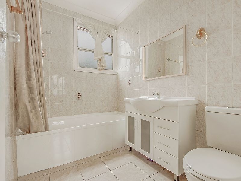 57 Lake Avenue, Cringila NSW 2502