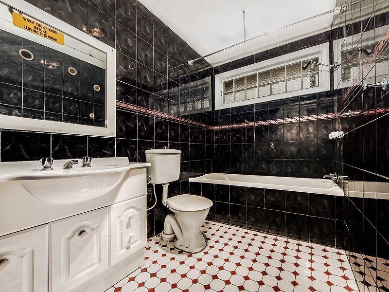 193 Northcliffe Drive, Berkeley NSW 2506