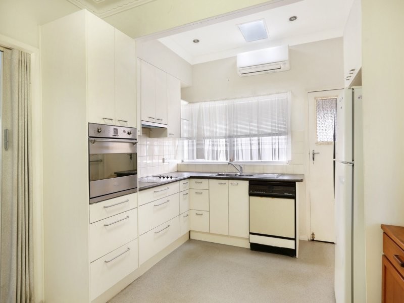 2 Griffiths Avenue, Port Kembla NSW 2505