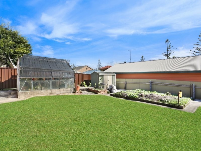 2 Griffiths Avenue, Port Kembla NSW 2505